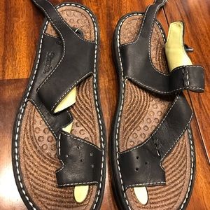 Women Simple Leather Sandals